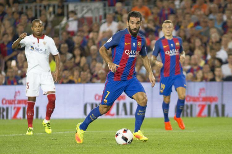 <p>SPORT: MSN'E DÖRDÜNCÜ EL!<br />
<br />
Arda’nın golünden çok sezon başlangıcına dikkat çeken Sport Gazetesi, “Arda takımın en golcüsü olma yolunda ilerliyor. Başlangıcı muhteşem yaptı. Bu sezon MSN’e (Messi, Suarez, Neymar) dördüncü el olabilir. Barça formasıyla bugüne kadarki en iyi performansını sergiledi” ifadelerini kullandı.</p>