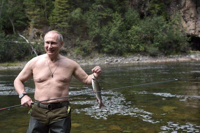 <p>Sporcu kimliğiyle bilinen ve çocuk yaşlardan beri judoyla ilgilenen Putin, daha önce de benzer pozlarıyla gündeme gelmişti.</p>

<p> </p>

<ul>
</ul>

<ul>
</ul>
