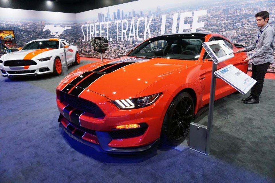 <p> Ford Shelby GT350 Mustang</p>
