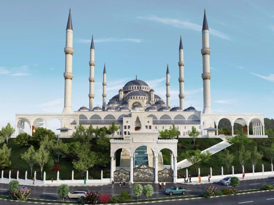 <p>Minarelerin dördü 107.1 metre, ikisi ise 90 metre yüksekliğinde.</p>
