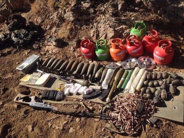 <p>TSK'dan yapılan açıklamada, 09 Ekim 2016 tarihinde 3'üncü Piyade Tümen K.lığı tarafından icra edilen arama tarama faaliyetleri esnasında Hakkâri Kovan Tepe mevkiinde mağara içinde 624 adet 14.5 Doçka, bin 500 adet 12.7 uçaksavar...</p>

<p> </p>

