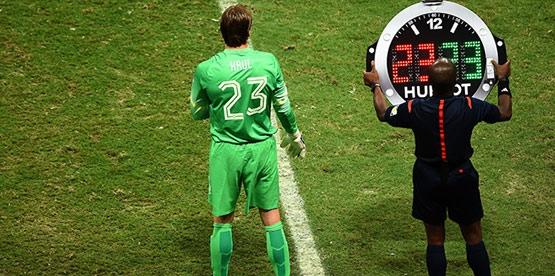 <p>8- Takımlara daha çok oyuncu değiştirme imkanı sunulacak. Bir futbolcu bir sezonda 60 maçtan fazla oynayamayacak.</p>

<p> </p>

