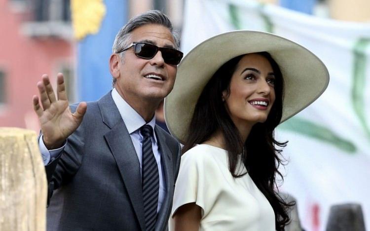 <p>Clooney, bebekleri ve eşi için kesenin ağzını açtı.</p>
