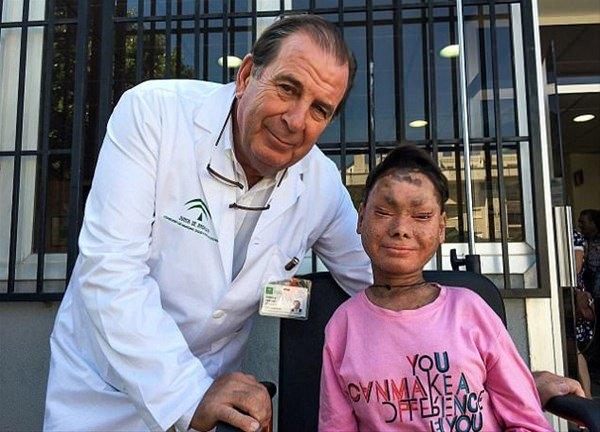 <p>İspanya'daki doktorlar tarafınfan tedavi edilen genç kızın, 10 günde deri döküntüleri durduruldu.</p>
<p> </p>
