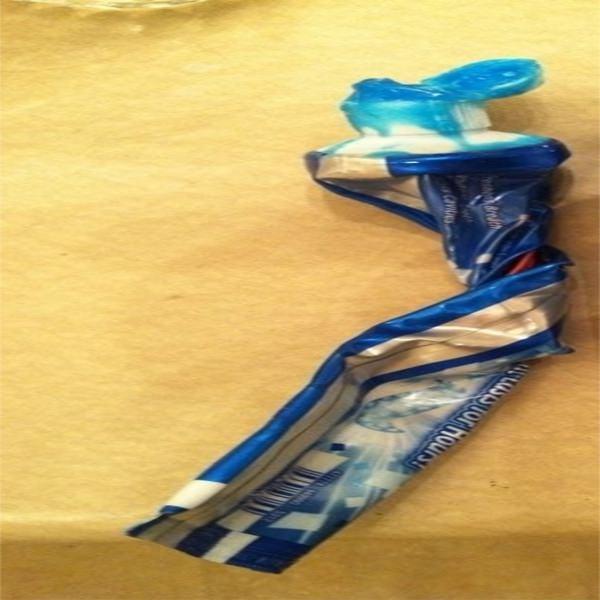 <p>21- Sonu sıkılmayan diş macunları.</p>