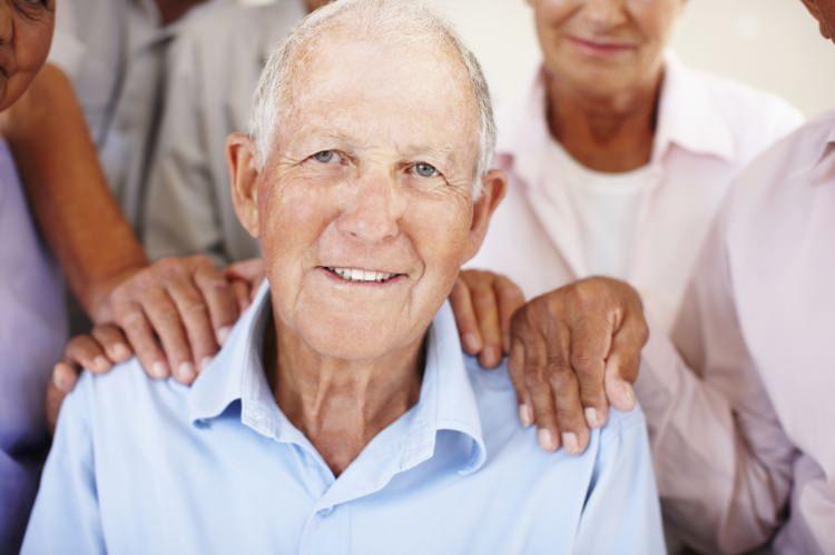 <p>Unutkanlık hastalığı olarak bilinen Alzheimer, genellikle 65 yaş ve üstünde görülür.</p>
