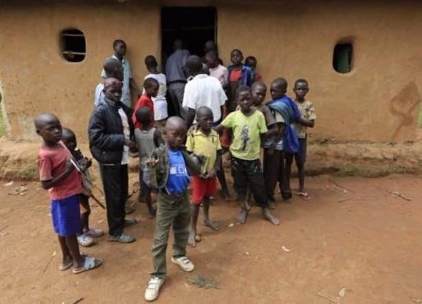 <p>Kenya'da çocukların sünneti için gerçekleştiren gelenek şaşırtıyor.</p>
