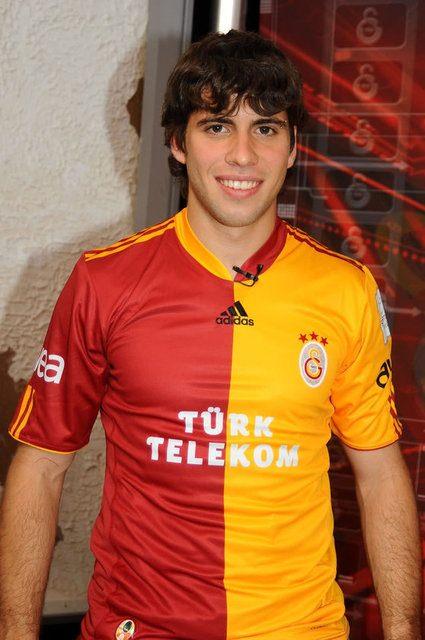 <p>Emiliano Insua - Yaşı: 26 yaşında - Takımı: Rayo Vallecano (İspanya)</p>