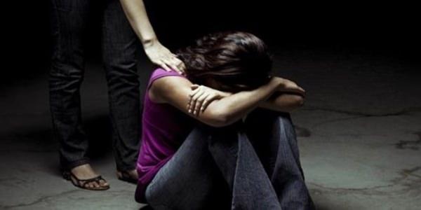 <p>Bireyde var olan endişe bozukluğu, kaygı bozukluğu ya da <strong>depresyon kişi fark etmeden ortaya çıktığı için </strong>kişi bu duygularla ya da düşüncelerle baş etmek adına <strong>madde kullanmaya</strong> yönelebiliyor. </p>