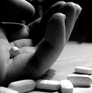 <p>Kişide psikiyatrik bir hastalığa yönelik olarak <strong>genetik bir yatkınlık var ise kullanılan maddenin</strong> <strong>bir kez bile kullanılması </strong>halinde o hastalığın ortaya çıkmasını hızlandırabiliyor. </p>