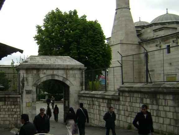 <p>Mahmut Paşa Camii</p>