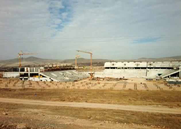 <p><strong>Malatya Arena</strong><br /> <br /> Malatya’da inşa edilen 25 bin kişi kapasiteli stadyumun tribünleri yükselmeye başladı. İnşaatı yüzde 30-40 oranında tamamlanan stadyumun 2014 yılında hizmete geçirilmesi hedefleniyor.</p>