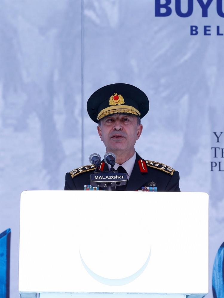 <p>Genelkurmay Başkanı Orgeneral Hulusi Akar, 1071 Malazgirt Anıtı'nın bulunduğu alanda düzenlenen Anadolu'nun Fethi Malazgirt 1071 Anma Programı'nda bir konuşma yaptı.</p>
