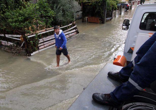 <p>Yağışlar Manavgat Irmağı’ndaki su seviyesinin de yükselmesine neden oldu.</p>
