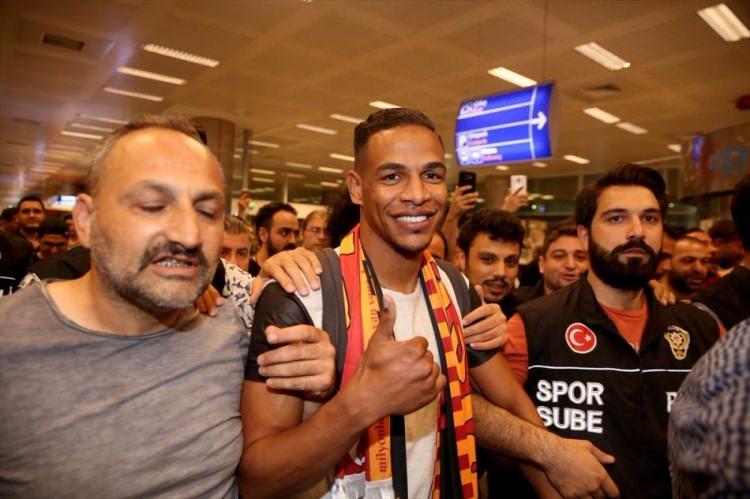 <p>Manchester City'den Galatasaray'a</p>