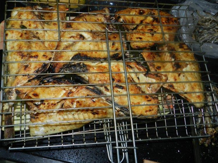 <p>Bu nedenle, pişirilen balığın üzeri sık aralıklarla fırça yardımıyla yağlanmalıdır</p>

