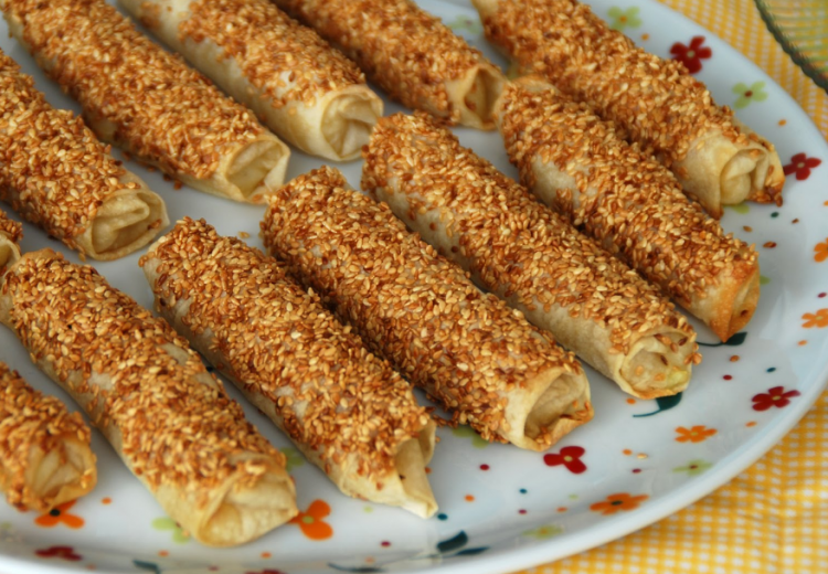 <p><strong>Susamlı patates böreği</strong></p>
