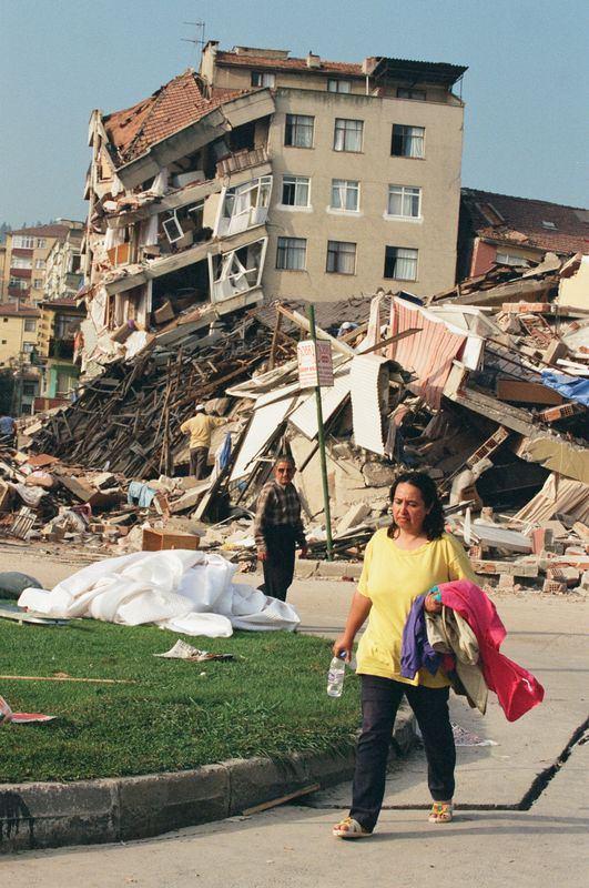 <p>Fotoğrafta deprem sonrası Sakarya görülüyor.</p>