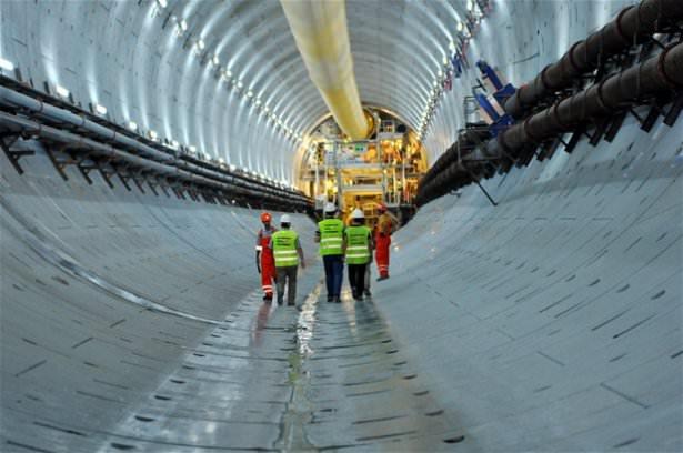 <p>Tünel için Avrupa ve Asya yakalarında toplam 9.2 kilometrelik güzergahta ise yol genişletme ve çalışmaları, araç alt geçitleri ve yaya üst geçitleri de yapılacak.</p>
