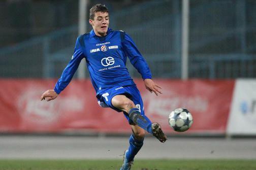 MATEO KOVACİC - Dinamo Zagreb : Geçtiğimiz sezon da Şampiyonlar Ligi'nde mücadele eden Dinamo Zagreb'de Kovacic, yine dikkat çeken oyunculardan biriydi. Real Madrid'e karşı da forma giyen oyuncu, hiç galibiyet yüzü göremese de Şampiyonlar Ligi'nin dikkat çeken gençlerinden biri olmuştu. Şimdi, bu sezon da takımının en önemli oyuncularından biri konumunda.