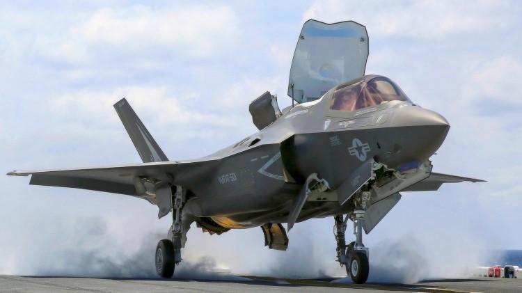 <p>2 tane F-35B savaş jeti</p>
