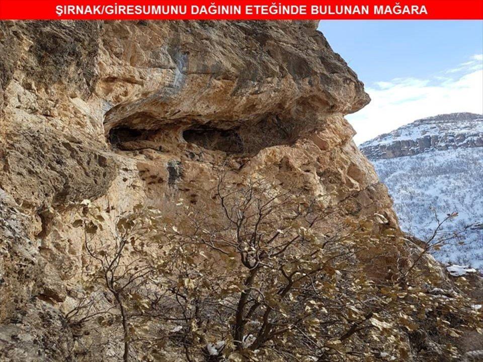 <p>Operasyonda, terör örgütü PKK mensuplarının kullandığı mağaralarda, çok sayıda mühimmat ile yaşam ve tıbbi malzeme bulundu.</p>
<p> </p>
