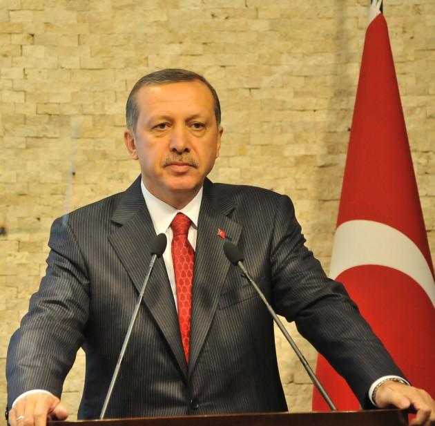 <p>Cumhurbaşkanı Recep Tayyip Erdoğan'ı futbolcu ve belediye başkanlığı kimliğiyle tanıyan vatandaşlar, Erdoğan'ın asıl mesleğini öğrenince şaşıracaklar...</p>
