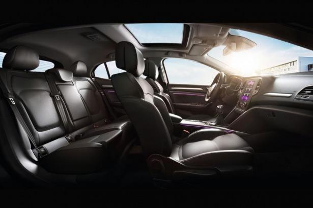 <p>Daha agresif bir ön tampon yapısına sahip olan model sportiflik konusunda daha iddialı. Megane GT versiyonunda ise tamamen sportif bir şasi ve Renault Sport imzalı süspansiyonlar bulunuyor. </p>
