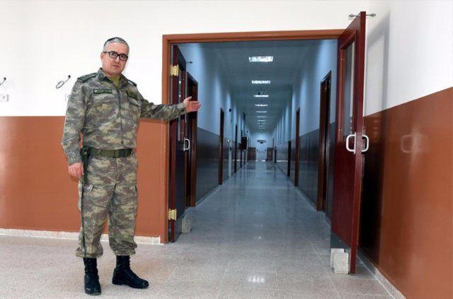 <p>Askerlerin Van'a geldikten sonra birliklerine gitmeden önce 5 ile 10 gün misafir edileceği KTM, 5 ayrı bina ve 61 koğuştan oluşuyor.</p>
<p> </p>