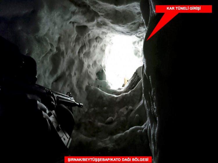 <p>Öte yandan, operasyon bölgesinde bulunan askerlere Helikopterle sık sık takviye birlikler sevk ediliyor.</p>
<p> </p>