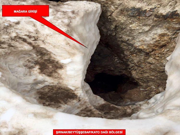 <p>Özellikle akşam saatlerinde Şırnak ve Beytüşşebap'tan kalkan helikopterler özel eğitimli askerleri operasyon düzenlenen bölgedeki stratejik noktalara indiriyor.</p>
<p> </p>