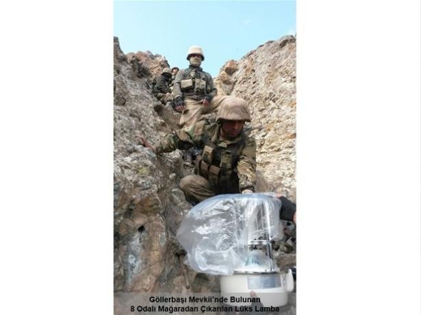 <p><strong><strong>BÖLGENİN PKK TERÖR ÖRGÜTÜ İÇİN ÖNEMİ</strong></strong></p>
<p>Murat Karayılan’ın 18 Ekim 2015 tarihinde yaptığı telsiz konuşmasındaki; ’Hakkari Yüksekova bölgesindeki çatışmaların sadece bölgeyi ilgilendirmediği ve Türkiye’nin tamamını ilgilendirdiği, yaşanan çatışmaların özgürlük mücadelesi olduğu, devam eden operasyonların sıradan bir faaliyet olmadığı, Zagros sahada güvenlik güçlerinin başarılı olması durumunda operasyonların genişleyeceği, mensupların kayıpları göze alması gerektiği’ ifadeleri, bölgenin PKK Terör Örgütü için önemini ortaya çıkardı.</p>
