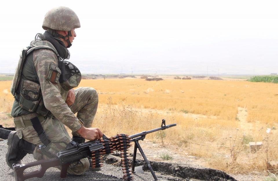 <p>Türk Silahlı Kuvvetleri (TSK) tarafından Irak sınırının sıfır noktasında başlatılan tatbikat devam ediyor. </p>

<p> </p>

