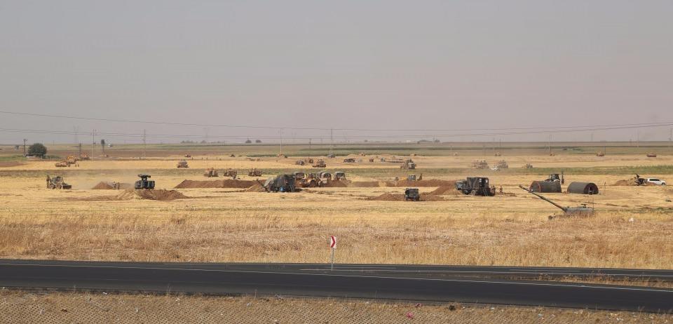 <p>TSK’nın Irak sınırının sıfır noktasındaki Habur Sınır Kapısı yakınlarında başlattığı tatbikat sürüyor.</p>

<p> </p>
