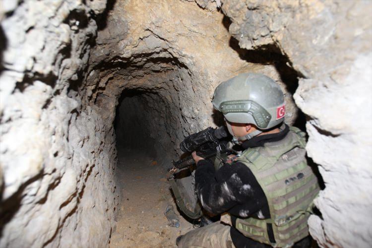 <p>Orgeneral Güler, operasyon kapsamında bölücü terör örgütü mensuplarınca Türkiye sınırları içinde tesis edilen sözde Ertüş Kampı'na (Kaletepe) ilişkin, "Kaletepe, çok ciddi bir yer. Oraya epey yerleşmişlerdi, oradan tamamen sökülüp atıldılar." ifadelerini kullanmıştı.</p>
<p> </p>