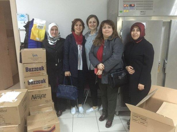 <p>Proje kapsamında Tencere.tv ile birlikte çalışan aşçılık kursu öğrencileri  askerler için kek, kurabiye, dolma hazırladılar.</p>

<p> </p>
