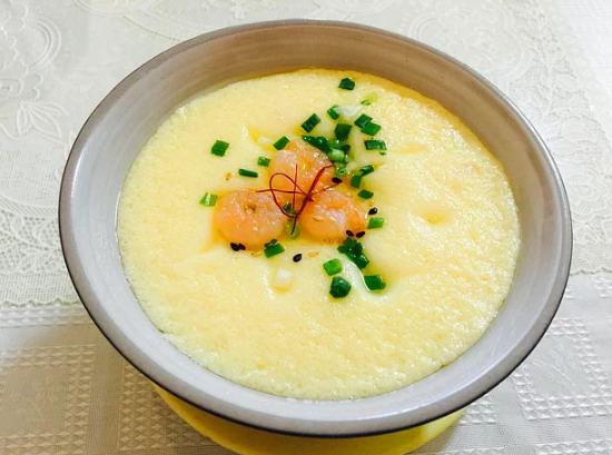 <p>Chawanmushi, Japonya</p>

<p><span style="color:#FFFFFF">Tatlı gibi görünse de aslında tuzlu, kremalı bir yumurta yemeği bu. Üzerine ister mantar ister karidesle servis ediliyor.</span></p>
