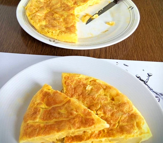 <p>Tortilla, İspanya</p>

<p><span style="color:#FFFFFF">Öyle sıradan bir omlet gibi göründüğüne bakmayın. İnce doğranmış patates, soğan ve sarımsak, yumurtayla birleşince 'gerçek tortilla' oluyor.</span></p>

