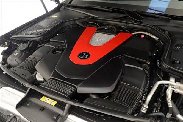 <p>43 HP güç ve 50 Nm tork kazanımıyla performans verileri de artan Brabus kostümlü C450 AMG'nin 0-100 km/s hızlanması 4,6 saniye sürerken, aracın makismum hızı ise 280 km/s'ye arttırılmış.</p>
