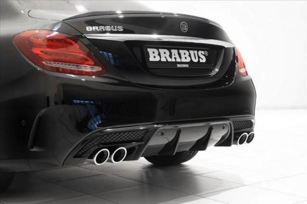 <p><span style="color:rgb(0, 0, 0); font-family:sans-serif; font-size:16px; line-height:24px">yrıca, 19 inç'lik "Monoblock S" hafif alaşım jantlarla otomobilin sportif karakterini ortaya koyuyor. Gücü dışa yansıtan yeni dört çıkışlı paslanmaz çelik egzoz sisteminin sesi, elektronik kontrollü olarak kabin içerisinden ayarlanabiliyor.</span></p>