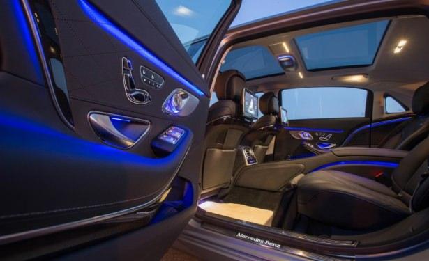 <p><span style="color:rgb(178, 34, 34)"><strong>Şık ve ayrıcalıklı dış tasarım</strong></span><br />
<br />
<span style="color:rgb(0, 0, 0)">Mercedes-Maybach S-Serisi’nin dış tasarımında da şık ve trend belirleyici ayrıcalıklar, uzayan dingil mesafesi ile birlikte göze çarpan hatlar dikkat çekiyor</span></p>
