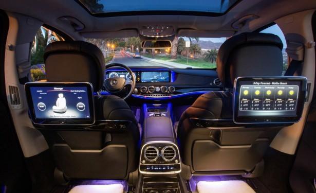 <p><span style="color:rgb(0, 0, 0)">Aracın genişliğini vurgulayan yatay çizgiler, arka bölüme özenle yerleştirilmiş iki adet krom egzoz borusu, bagaj kapağında yer alan Maybach harfleri, şıklığın ve zarafetin birer sembolleri şeklinde sunuluyor.</span></p>
