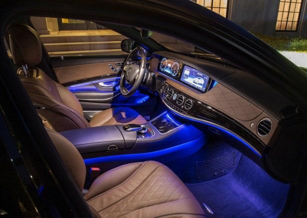 <p><span style="color:rgb(0, 0, 0)">Şoför kullanımına özel olarak tasarlanmış Mercedes-Maybach S-Serisi’nde arka koltuktaki yolcular, lüks bir salon tarzında modern bir lüks ile çevreleniyor ve maksimum genişlik ile ferahlık duygusu hissediliyor. </span></p>