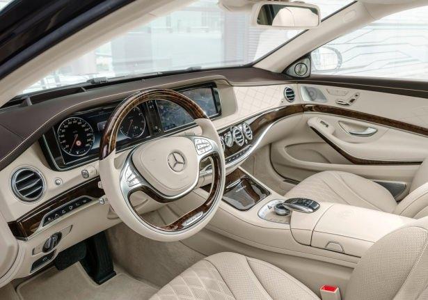 <p><span style="color:rgb(0, 0, 0)">Bu kapsamda Burmester® son teknoloji 3D surround ses sistemi benzersiz bir görsel ve işitsel deneyim sunuyor. Mercedes-Maybach S-Serisi’nin arka kapılarındaki yüksek frekanslı hoparlörler ise çok yönlü ve spiral hareket etme özellikleri ile sesi yolcuya doğru yöneltilebiliyor. </span></p>