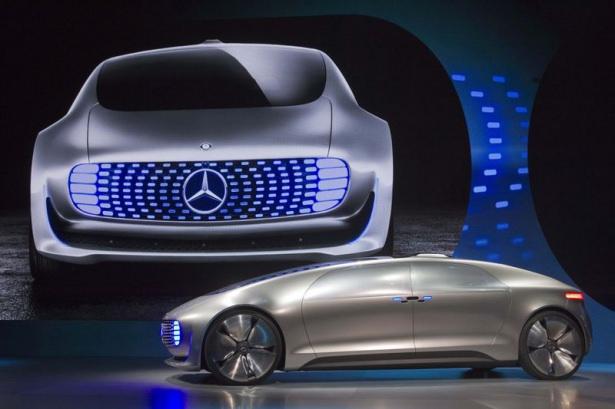<p>Ünlü Alman markası Mercedes geleceğin arabaları arasında görülen kendi kendine gitme özelliğine sahip yeni modelini tanıttı.</p>
