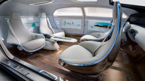 <p>Mercedes-Benz'in çılgın otomobil konsepti F 015 Luxury in Motion, San Francisco sokaklarında boy gösterdi. Geleceğin rüya otomobilini gören şaşkınlığnı gizleyemedi.</p>