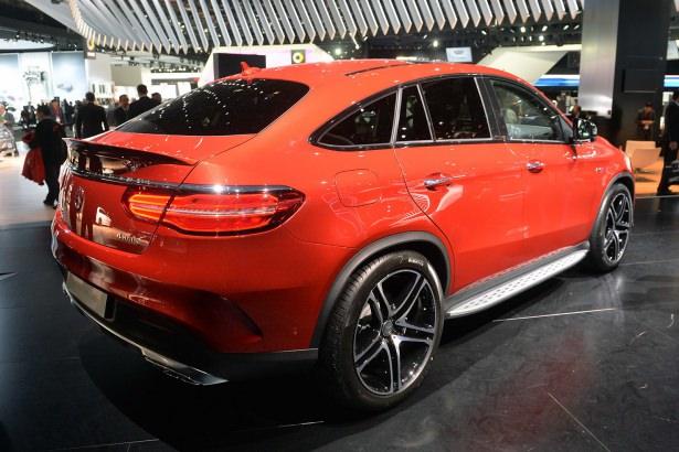 <p>Mercedes-Benz, bir coupe ve bir SUV’nin özelliklerini buluşturduğu yepyeni modeli GLE Coupe’yi NAIAS – Detroit Auto Show’dan bir gün önce düzenlediği özel bir davet ile dünya basınına tanıttı.</p>