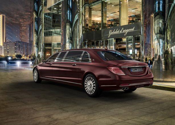 <p>Mercedes-Maybach S-Serisi’nin iç tasarımı, trend belirleyici ayrıcalıkla, tarzı ve üstünlüğü bir arada sunuyor. Araç, modern lüksü benzersiz bir şekilde hayata geçiriyor. Mercedes-Maybach S-Serisi şoför kullanımına özel olarak tasarlanmış. </p>