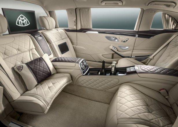 <p>Mercedes-Maybach S-Serisi’nin dış tasarımında da şık ve trend belirleyici ayrıcalıklar, genişleyen dingil mesafesi ile birlikte göze çarpan hatlar dikkat çekiyor. </p>