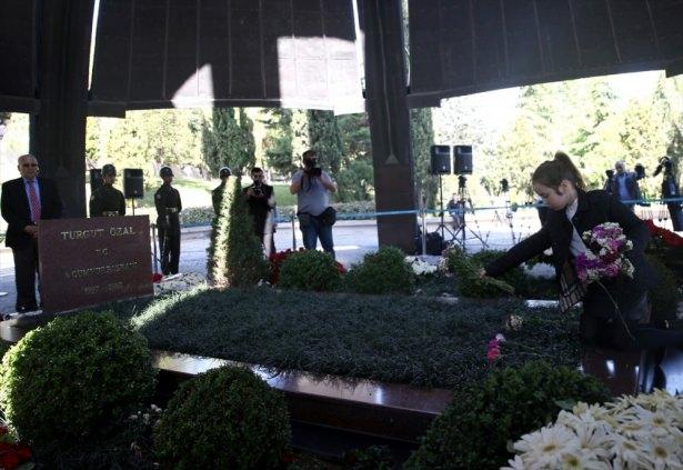 <p>Merhum Cumhurbaşkanının eşi Semra Özal, eşinin vefatının ardından 23 sene geçtiğini söyledi.</p>
